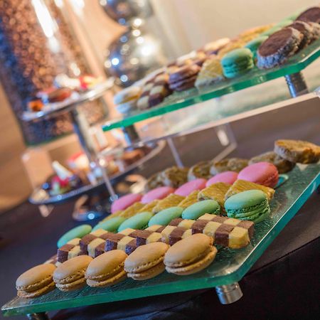 Presidente Intercontinental Mexico City By Ihg Kültér fotó A selection of petits fours